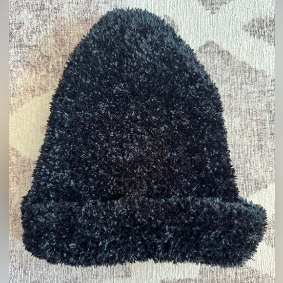 Adult sized toques - Picture 3 of 4